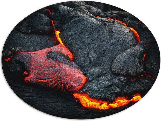 WallClassics - Dibond Ovaal - Brandend Magma bij Vulkaan - 80x60 cm Foto op Ovaal (Met Ophangsysteem)