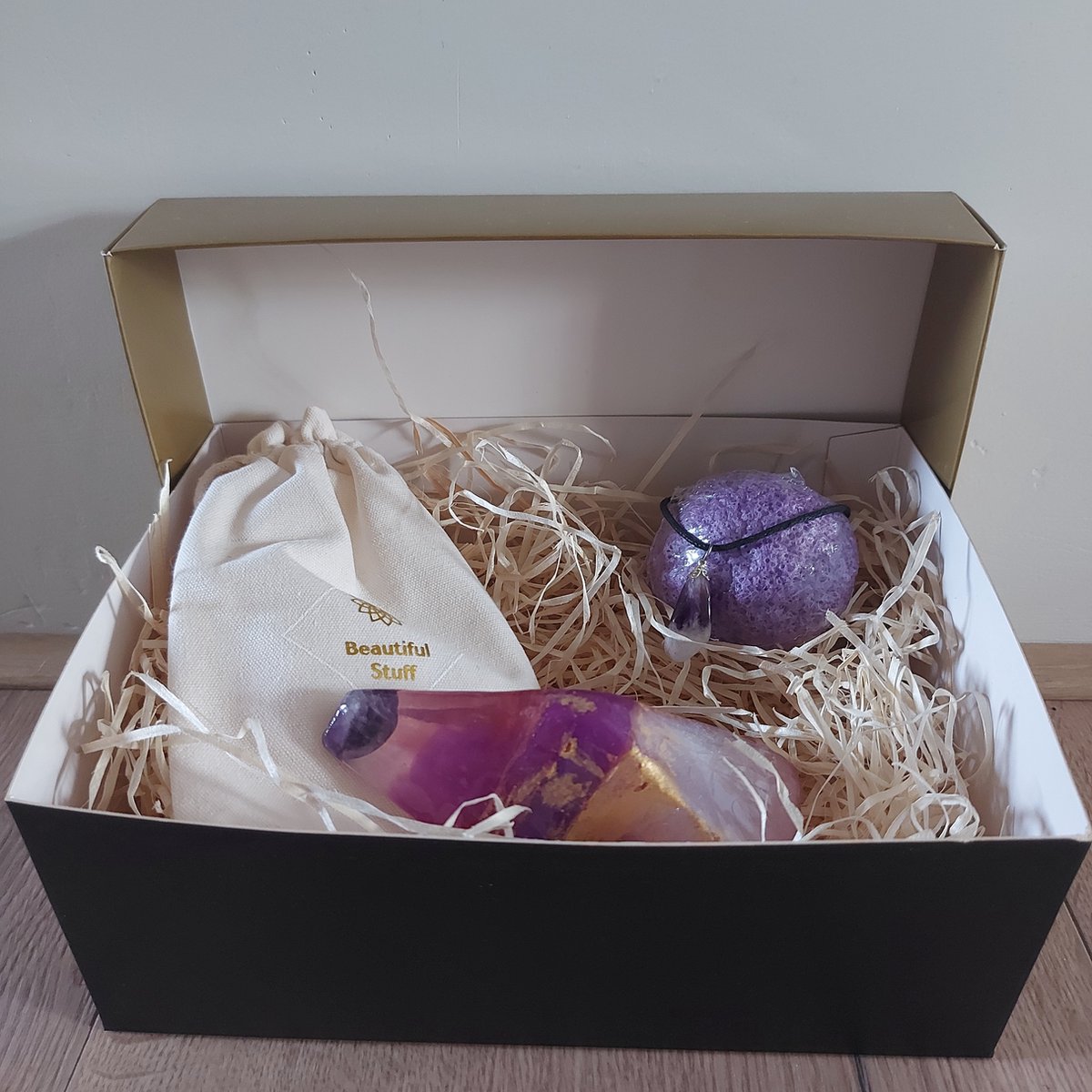 Goedkoopste Luxe Zeep Geschenkset - Bijzondere Giftbox - Moederdag - Speciaal Cadeau - Lavendel - Spiritueel Kado - Edelstenen - Amethist of Bergkristal - Ketting - Konjac spons - Huidverzorging