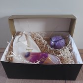 Luxe Zeep Geschenkset - Bijzondere Giftbox - Moederdag - Speciaal Cadeau - Lavendel - Spiritueel Kado - Edelstenen - Amethist of Bergkristal - Ketting - Konjac spons - Huidverzorging