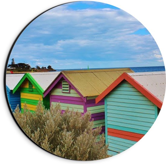 WallClassics - Dibond Muurcirkel - Gekleurde huisjes op het Strand - 20x20 cm Foto op Aluminium Muurcirkel (met ophangsysteem)