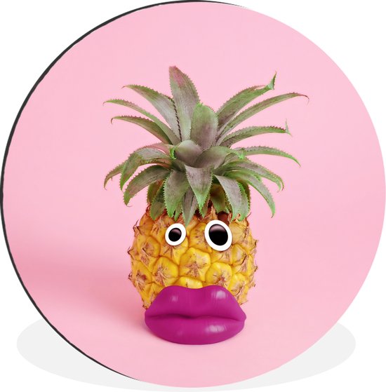 WallCircle - Wandcirkel - Muurcirkel - pineapple with face made of fake lips and googly eyes - Aluminium - Dibond - 30x30 cm - Binnen en Buiten