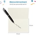 Offwhite kaart van 15x10 cm met een zwarte pen die erop schrijft. Tekst: Blanco binnenkant. Schrijf een persoonlijk bericht.