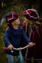 Luxe Pietenmuts - Pieten baret - Pietenmuts met naam – Sinterklaas accessoire – Bordeaux rood Jongens - Bows and Flowers