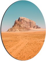 WallClassics - Dibond Ovaal - Hoge Rots in Uitgestorven Woestijn - 30x40 cm Foto op Ovaal (Met Ophangsysteem)