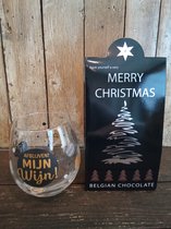 Cadeauset-Pakket-Kerst-Kerstmis-Kerstpakket-Chocolade-Belgische Chocolade-Merry Christmas-Happy New year-Happy-Gelukkig nieuwjaar-waterglas-glas-wijnglas-afblijven-mijn wijn-kerstcadeau-relatiegeschenk-collega's-werknemers-opa-oma-moeder-mama-bonus