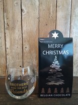 Cadeauset-Pakket-Kerst-Kerstmis-Kerstpakket-Chocolade-Belgische Chocolade-Merry Christmas-Happy New year-Happy-Gelukkig nieuwjaar-waterglas-glas-wijnglas-brothers-broers-broer-mannencadeau