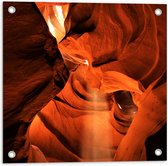 WallClassics - Tuinposter – Zonnestralen door Antelope Canyon - 50x50 cm Foto op Tuinposter  (wanddecoratie voor buiten en binnen)