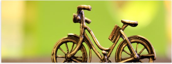 WallClassics - Poster Glanzend – Miniatuurbeeld van Gouden Fiets - 90x30 cm Foto op Posterpapier met Glanzende Afwerking