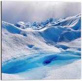 WallClassics - Dibond - Sneeuwbergen - 50x50 cm Foto op Aluminium (Met Ophangsysteem)