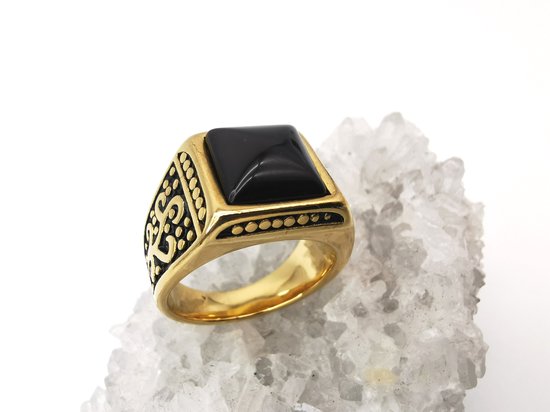RVS Edelsteen Zwart Onyx goudkleurig Ring. Maat 21. Vierkant ringen met zwarte/goud patronen aan de zijkant. Beschermsteen. geweldige ring zelf te dragen of iemand cadeau te geven.