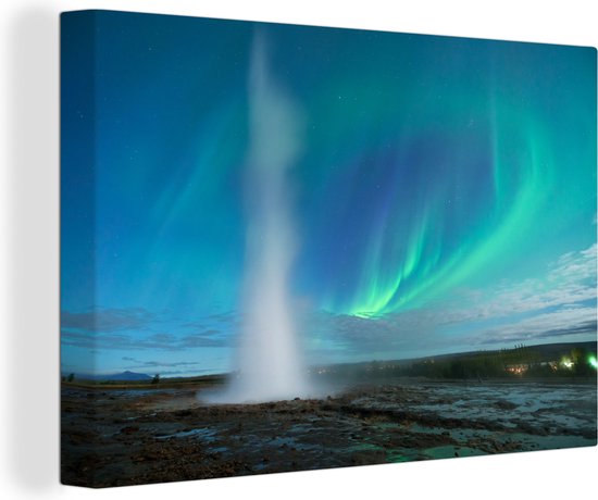 Foto: Canvas schilderij strokkur geiser met her noorderlicht 90x60 cm wanddecoratie