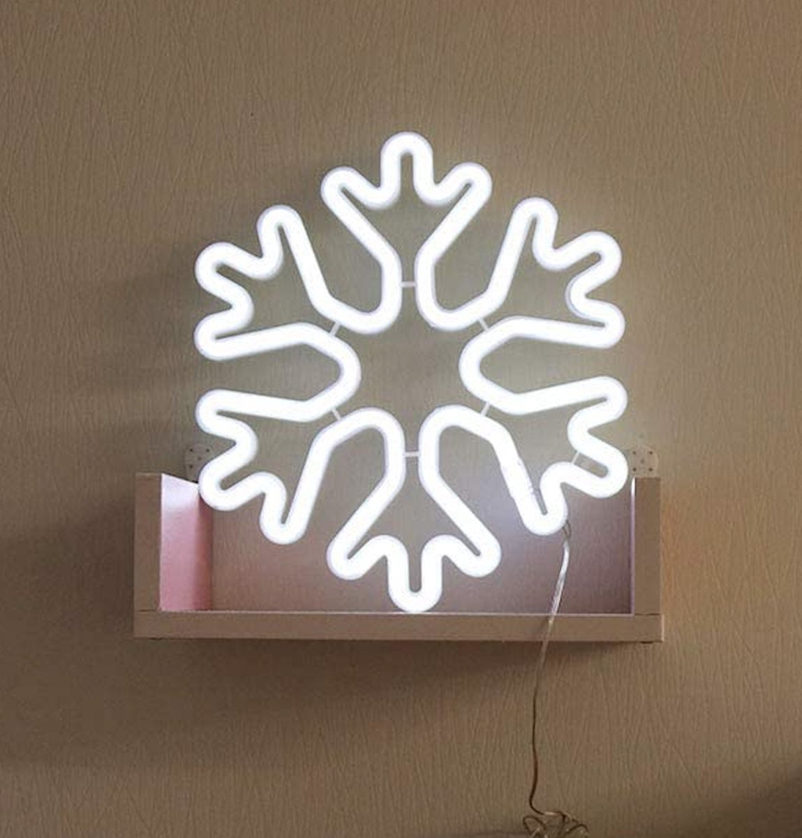 Neon led lamp - Sneeuwvlok - Wit - 30 x 26 cm - Incl. 3 AA batterijen - Wandlamp - Winter - Kerst