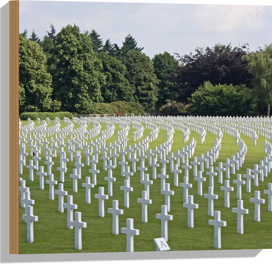 WallClassics - Hout - Magraten Begraafplaats Amerikaanse Soldaten - 50x50 cm - 12 mm dik - Foto op Hout (Met Ophangsysteem)