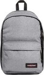 Grijze Eastpak rugzak, effen van voren gezien met Eastpak logo.