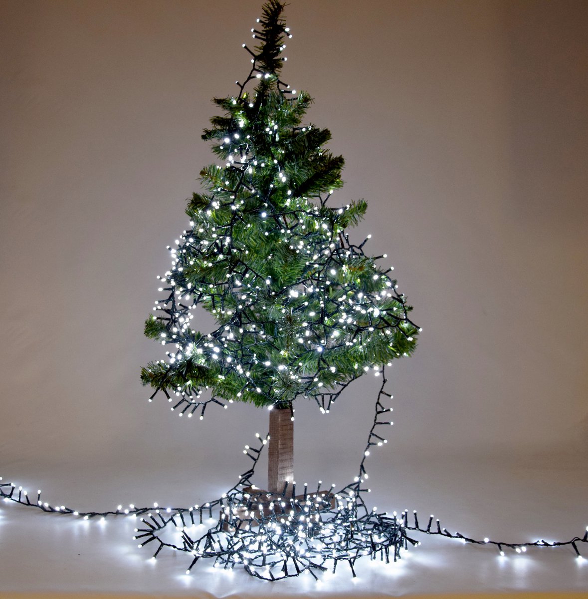 Kleine Kerstboom houten onderstel | 110 PUNTEN | 90 cm | Kunstkerstboom |