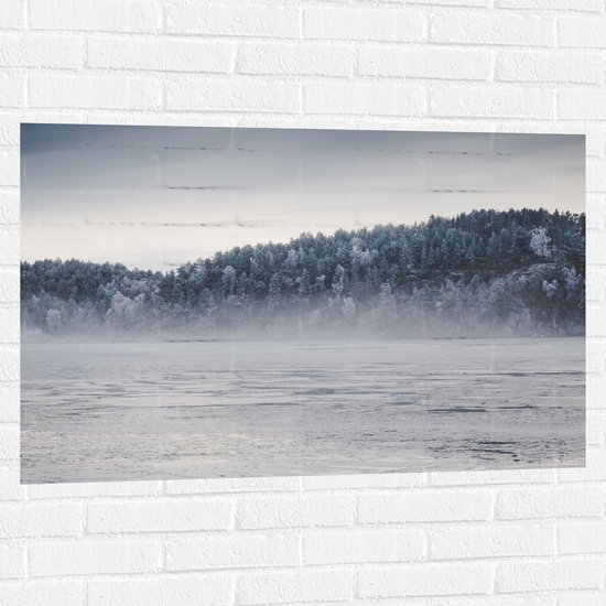 WallClassics - Muursticker - Regen in Meer - 105x70 cm Foto op Muursticker