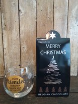 Cadeauset-Pakket-Kerst-Kerstmis-Kerstpakket-Chocolade-Belgische Chocolade-Merry Christmas-Happy New year-Happy-Gelukkig nieuwjaar-waterglas-glas-wijnglas-echte vrienden-vriend-vriendin-vrieden-vriendinnen-buren-buurman-buurvrouw-bff