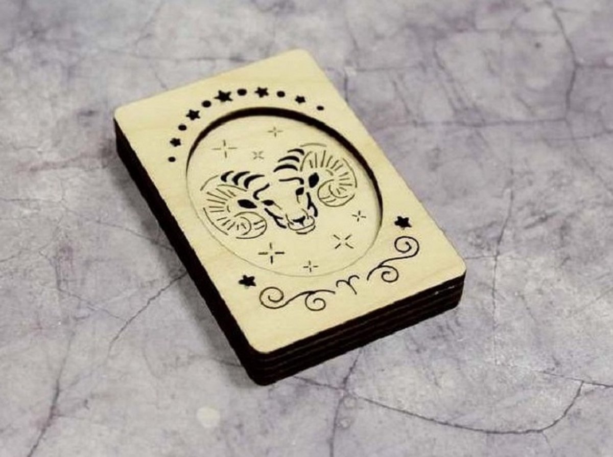 NAALDENDOOSJE Sterrenbeeld RAM - hout met magneetstrip - 7,5 x 5 x 1 cm met deksel