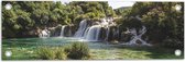 WallClassics - Poster de jardin - Personnes nageant à la cascade - 60x20 cm Photo sur Poster de jardin (décoration murale pour l'extérieur et l'intérieur)