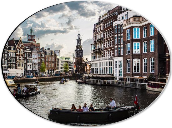WallClassics - Dibond Ovaal - Bootjes door de Grachten van Amsterdam - 40x30 cm Foto op Ovaal (Met Ophangsysteem)
