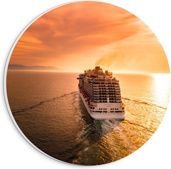 WallClassics - PVC Schuimplaat Muurcirkel - Cruiseschip op Water bij Zachte Zonsondergang - 20x20 cm Foto op Muurcirkel (met ophangsysteem)