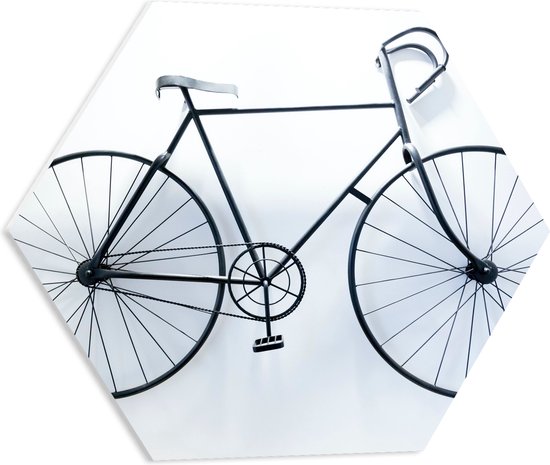 WallClassics - PVC Schuimplaat Hexagon  - Wielrenfiets tegen Witte Muur - 50x43.5 cm Foto op Hexagon (Met Ophangsysteem)