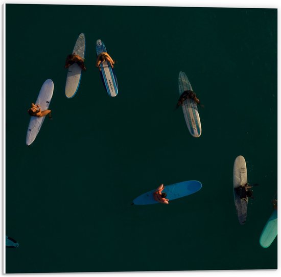 WallClassics - PVC Schuimplaat - Bovenaanzicht van Groep Surfers op Oceaan - 50x50 cm Foto op PVC Schuimplaat (Met Ophangsysteem)