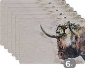 Placemat - Placemats kunststof - Schotse hooglander - Koeien - Bloemen - 45x30 cm - 6 stuks - Hittebestendig - Anti-Slip - Onderlegger - Afneembaar