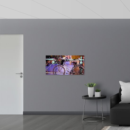 WallClassics - Dibond - Vélo garé sur un pont - Photo sur aluminium 100x50 cm (avec système de suspension)