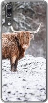 Geschikt voor Huawei P20 hoesje - Schotse Hooglander - Boom - Sneeuw - Siliconen Telefoonhoesje