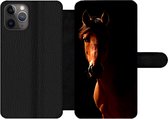 Bookcase Geschikt voor iPhone 11 Pro telefoonhoesje - Paard - Licht - Portret - Met vakjes - Wallet case met magneetsluiting