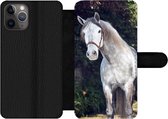 Bookcase Geschikt voor iPhone 11 Pro Max telefoonhoesje - Paard - Halster - Natuur - Met vakjes - Wallet case met magneetsluiting