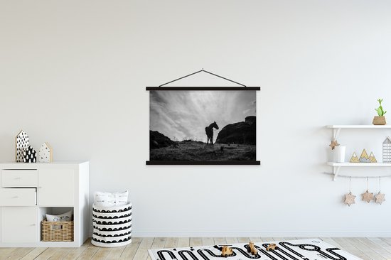 Silhouette d'un cheval à la campagne en affiche textielposter noir et blanc lattes noires 120x80 cm - Tirage photo sur plaque scolaire (décoration murale salon / chambre)