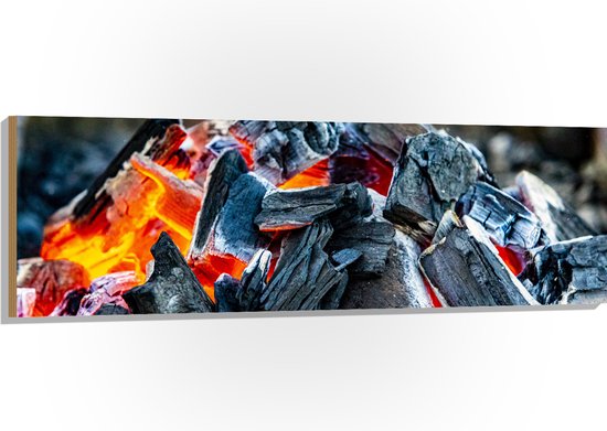 WallClassics - Hout - Brandende Kooltjes - 150x50 cm - 12 mm dik - Foto op Hout (Met Ophangsysteem)
