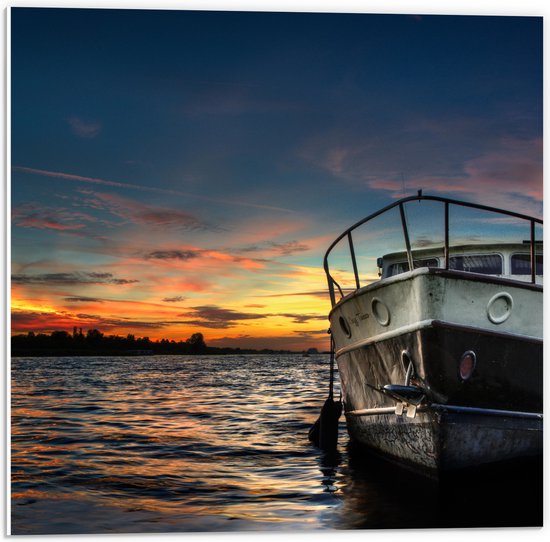 WallClassics - PVC Schuimplaat- Schip op het Water met Oranje Lucht - 50x50 cm Foto op PVC Schuimplaat