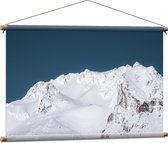 WallClassics - Textielposter - Sneeuw op Berg - 90x60 cm Foto op Textiel