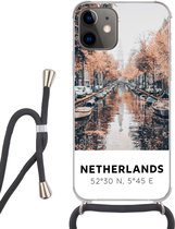 Hoesje met koord Geschikt voor iPhone 12 - Nederland - Amsterdam - Gracht - Herfst - Siliconen - Crossbody - Backcover met Koord - Telefoonhoesje met koord - Hoesje met touw