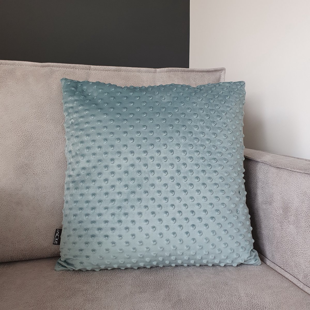 Unique Living Kussen – Sierkussen – Kussens Woonkamer – Velvet – Noppen – Luxe Kussen – 45x45 cm – Mineraal Blauw – Licht Blauw