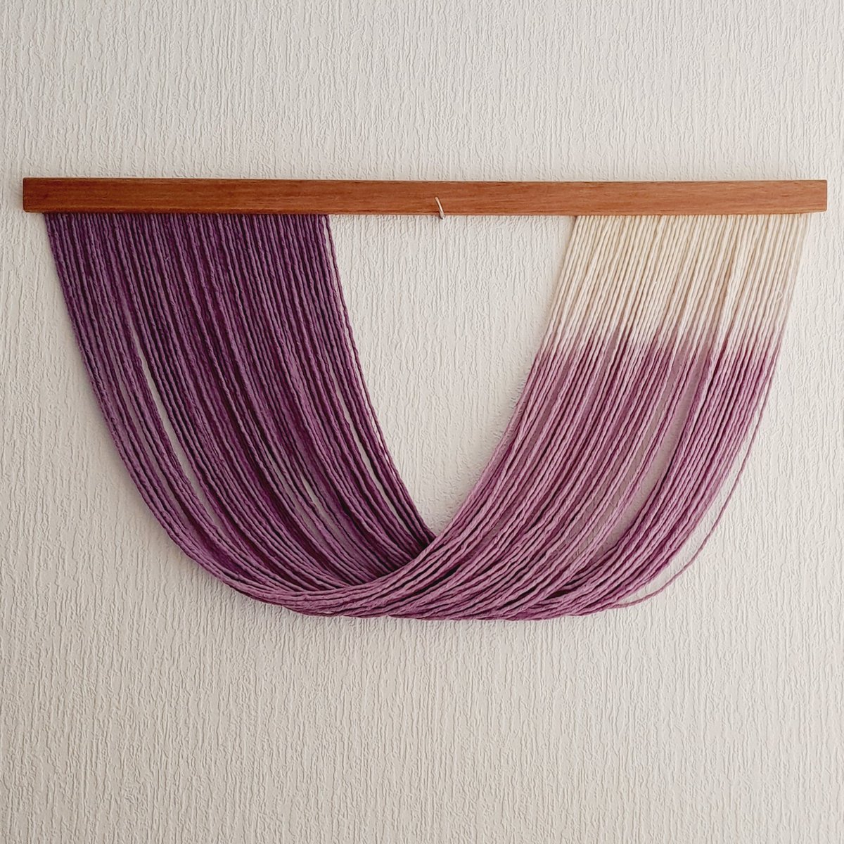 Macrame Wandkleed | Handgemaakt | Kleurverloop van Ecru naar Paars | 100x55cm - Macrame touw - Buitenkleed - Muurdecoratie-Moederdag-Housewarming-verjaardag