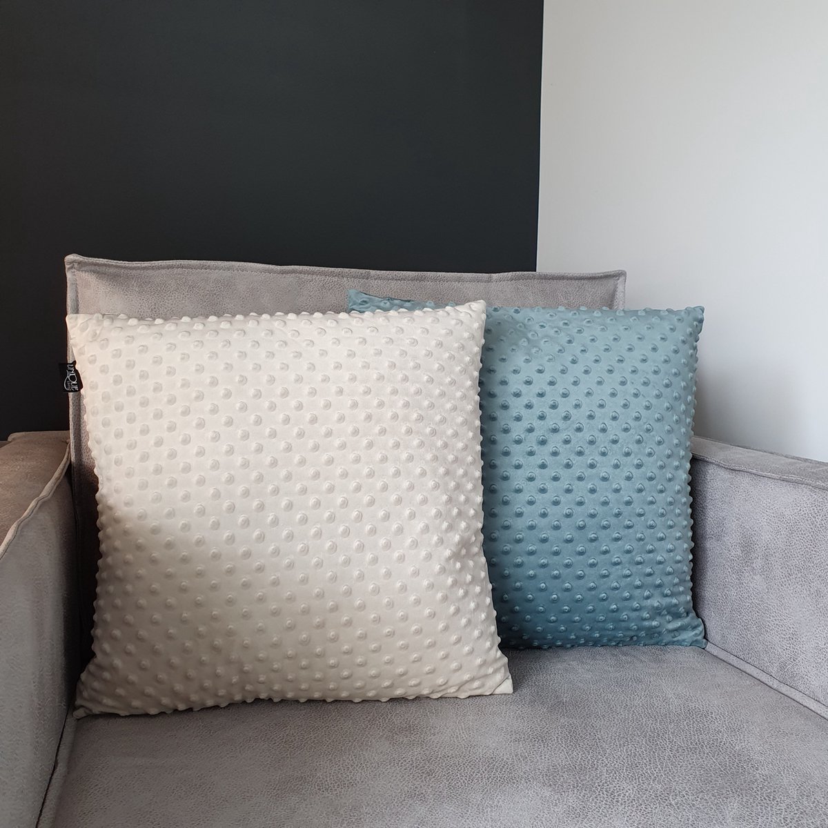 Unique Living Kussen – Sierkussen – Kussens Woonkamer – Set van 2 – Velvet – Noppen – Luxe Kussen – 45x45 cm – Crème – Off-White – Mineraal Blauw – Licht Blauw