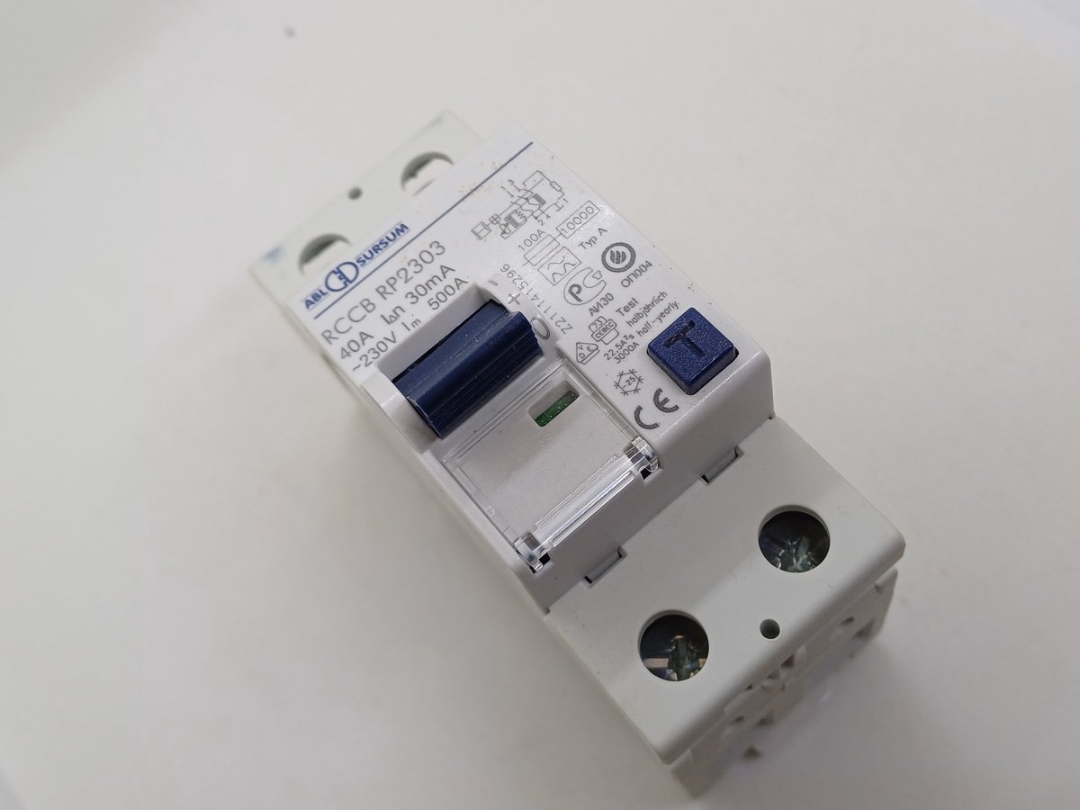ABL SURSUM AARDLEKSCHAKELAAR 16 A - 2 POLEN - NOM. 40 A - AANSPREEKSTROOM 30 mA - RP 2303