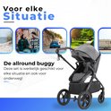 Grijze kinderwagen in diverse landschappen: strand, stad, weg, park, en camping. Geschikt voor elke situatie.