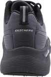 Achterkant van een zwarte sneaker met 'SKECHERS' logo op de hielband.