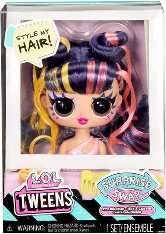 LOL Surprise Tweens stylinghoofd met lang, paars, geel en roze haar in knotjes, donkere huid, grote ogen en roze top.