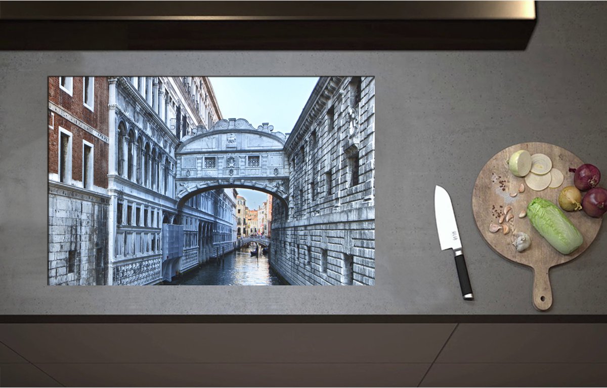 Inductieplaat Beschermer - Brug der Zuchten boven Smalle Rivier in Venetie, Italië - 80x52 cm - 2 mm Dik - Inductie Beschermer - Bescherming Inductiekookplaat - Kookplaat Beschermer van Wit Vinyl