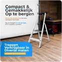 Aluminium huishoudtrap met 3 treden, op te bergen in de garage.