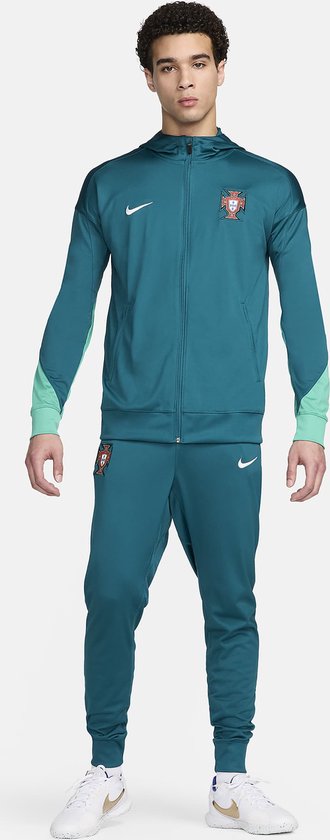 Nike Portugal Strike Dri FIT Knit Voetbaltrainingspak Trainingspak met Capuchon voor. bol
