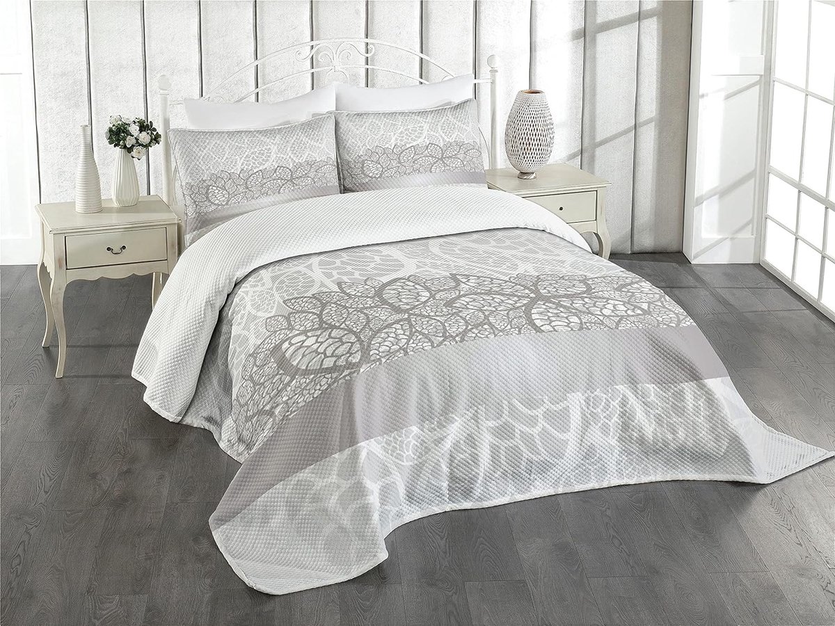 Parade Home Het Grijze Droom Beddenspreiset- 264x220cm unieke sprei en 2x 90x50cm kussenslopen- Extra Breed Tweepersoons- Grijs en wit- Bijzondere beddengoed- slaapkamer- spreien-wonen-slapen