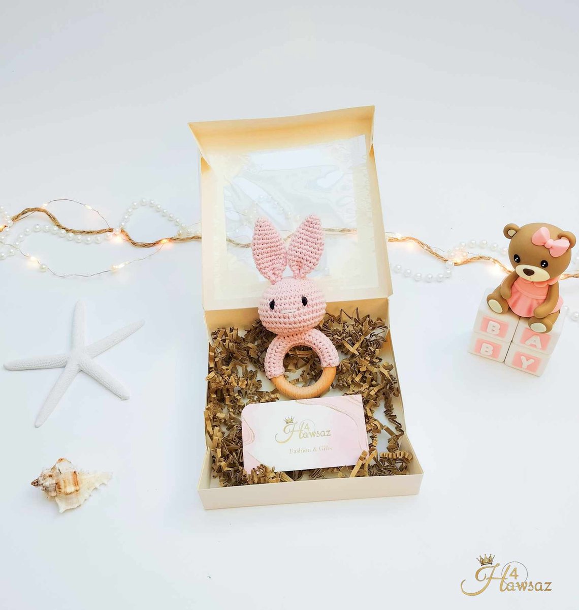 Goedkoopste Houten rammelaar / bijtring met konijnen knuffeltje 1 stuk - Hawsaz.nl Cadeau - Gepersonaliseerd - Babygeschenk - Geboortecadeau - Kraampakket - Babyshower cadeau - Cadeau voor jongens en meisjes - Baby en Peuter speelgoed - tweeling cadeau