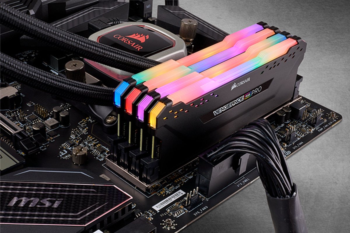 Corsair Vengeance RGB PRO 32GB (4x8GB) DDR4 3200 MHz - Pc/server | bol